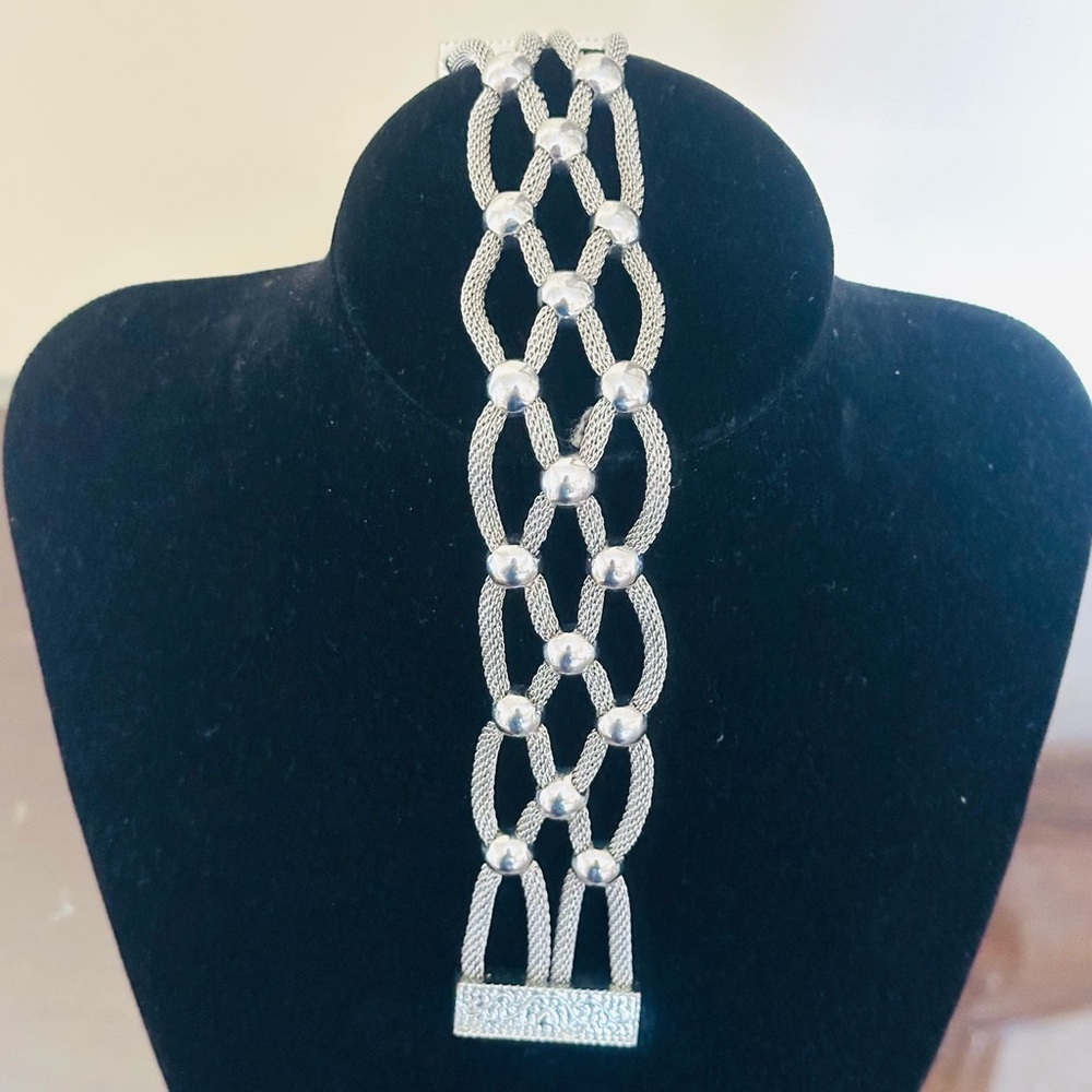 Elegant Silver Women's Bracelet